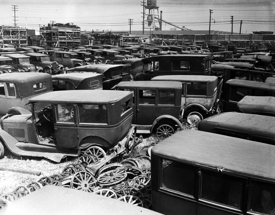 1940-junkyard-la-3.jpg