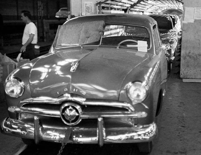 49_ford_assembly_line_260